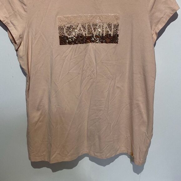 Calvin Klein Jeans, styled with a classic crew neckline and relaxed fit glitter - Picture 2 of 8